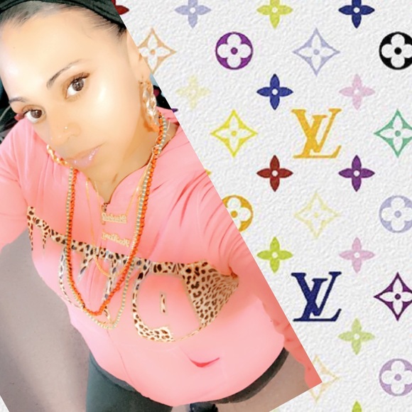 Meet your Posher, Tiffany - Picture 2 of 10